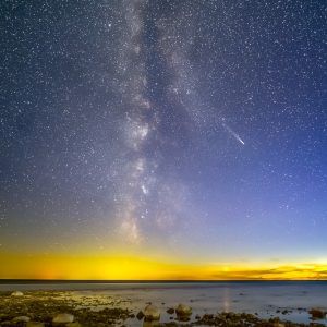 Comet C/2023 A3 Meets Milky Way (Jonathan Sau)