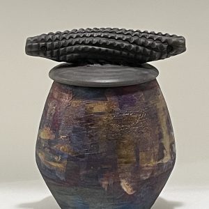Raku cover jar matt (Shu-Chen Cheng)