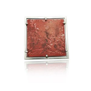 Red Brooch (Hyewon Jang)