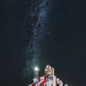 The Milkyway above Bonavista Lighthouse (Ting Ting Chen)