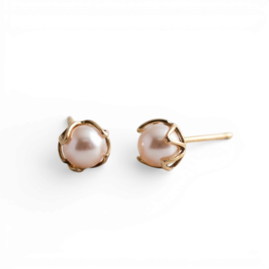 The Signature Pearl Studs (Luci Gil)