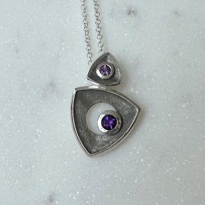 Double triangle pendant (Rana Mireskandari)