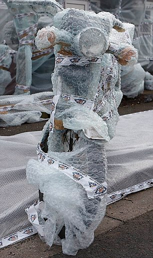 Free-Standing Overnight Artwork Storage